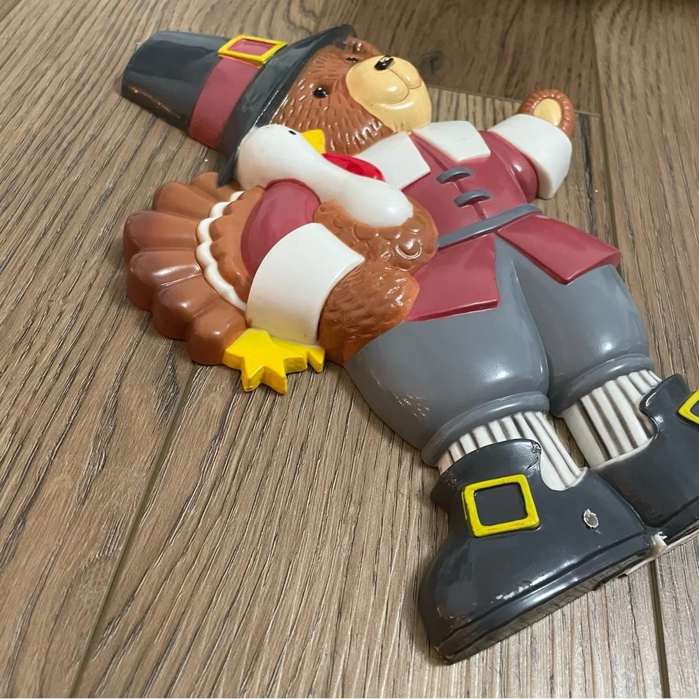 Vintage Bear Pilgrim Thanksgiving Turkey Wall Plaque‎ Plastic 10”